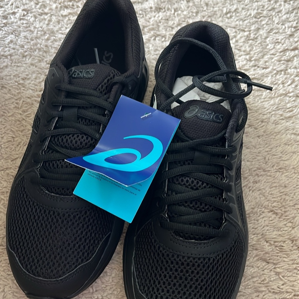 NWT Women’s ASICS Black Tennis Shoe (Size 10)
